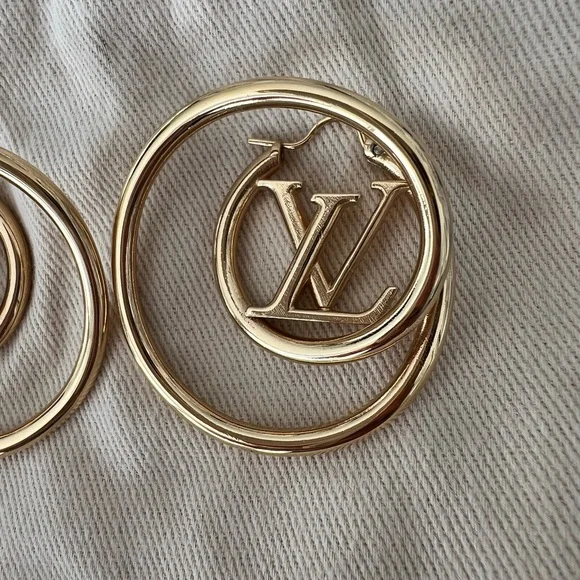 Authentic Louis Vuitton Spiral Hoop Earrings - Picture 4 of 15
